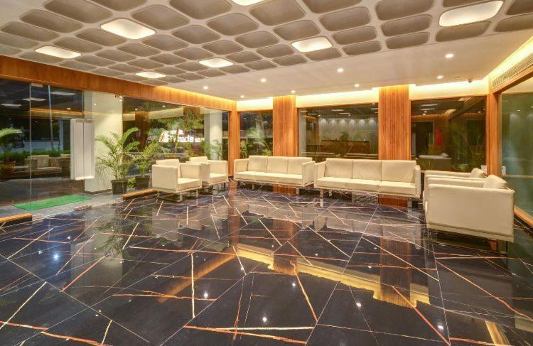 Pinnacle Grand Hotel Ahmedabad Exterior photo