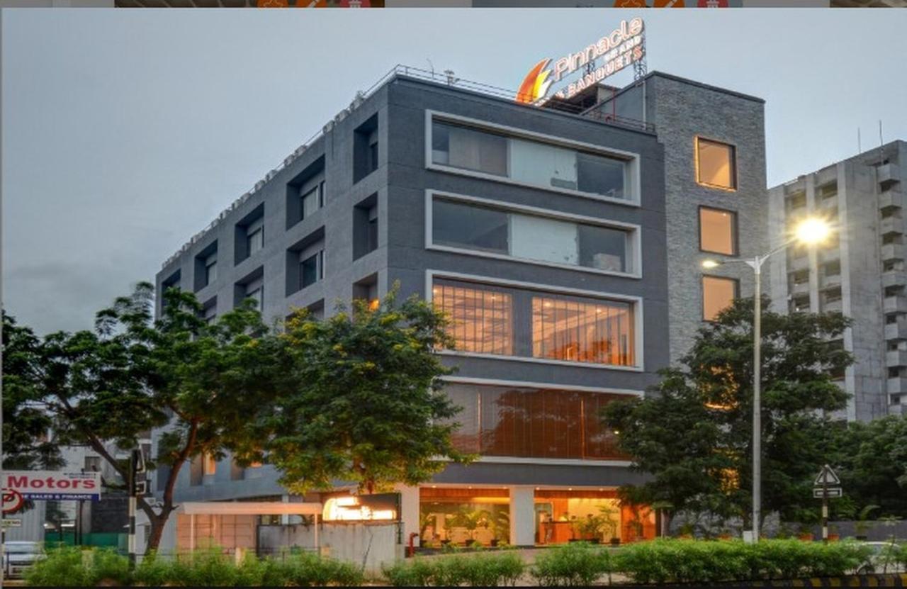 Pinnacle Grand Hotel Ahmedabad Exterior photo