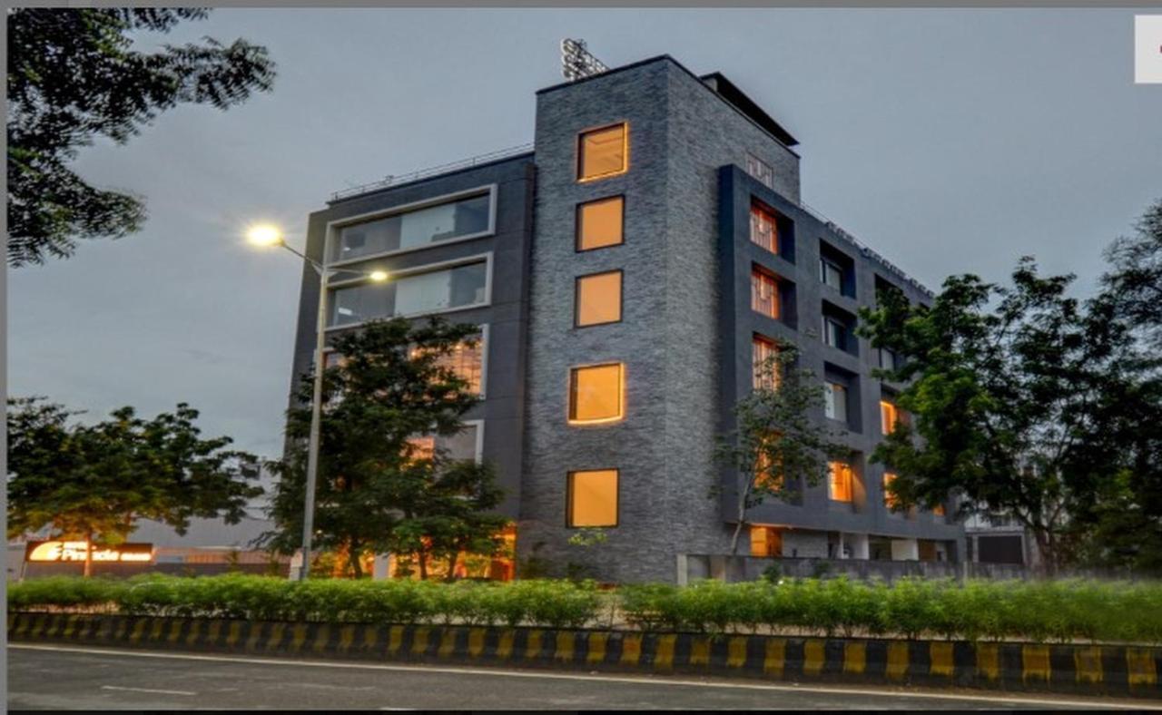 Pinnacle Grand Hotel Ahmedabad Exterior photo
