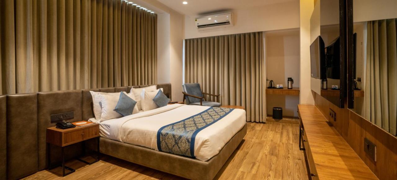 Pinnacle Grand Hotel Ahmedabad Exterior photo