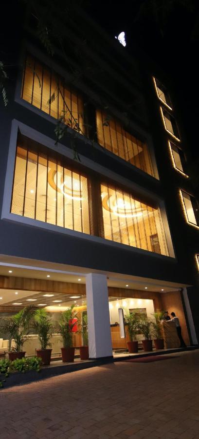 Pinnacle Grand Hotel Ahmedabad Exterior photo