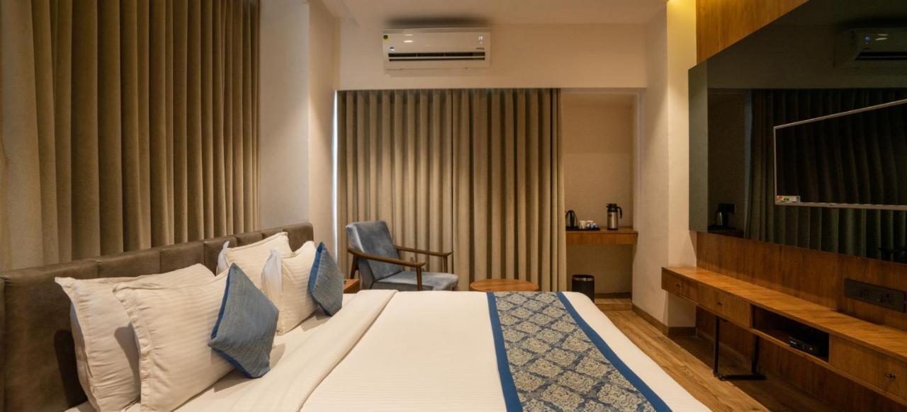 Pinnacle Grand Hotel Ahmedabad Exterior photo